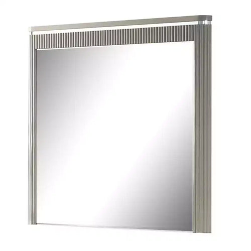 Bois gris clair de 38 pouces, design cannelé, accents argentés