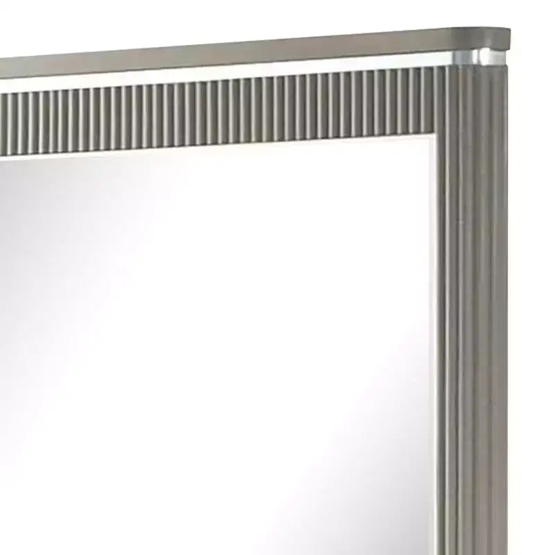 Bois gris clair de 38 pouces, design cannelé, accents argentés