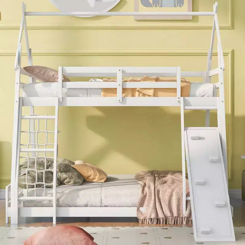 Lit superposé cabane double sur grand lit avec filets et rampe d'escalade, cadre de lit superposé en bois avec garde-corps de sécurité pour enfants et adolescents